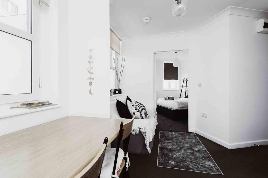 Ferienwohnung The Minimalist - Entire 1 Bed Flat Near Gunwharf Quays, Ground Floor Flat Private Entrance Portsmouth Exterior foto